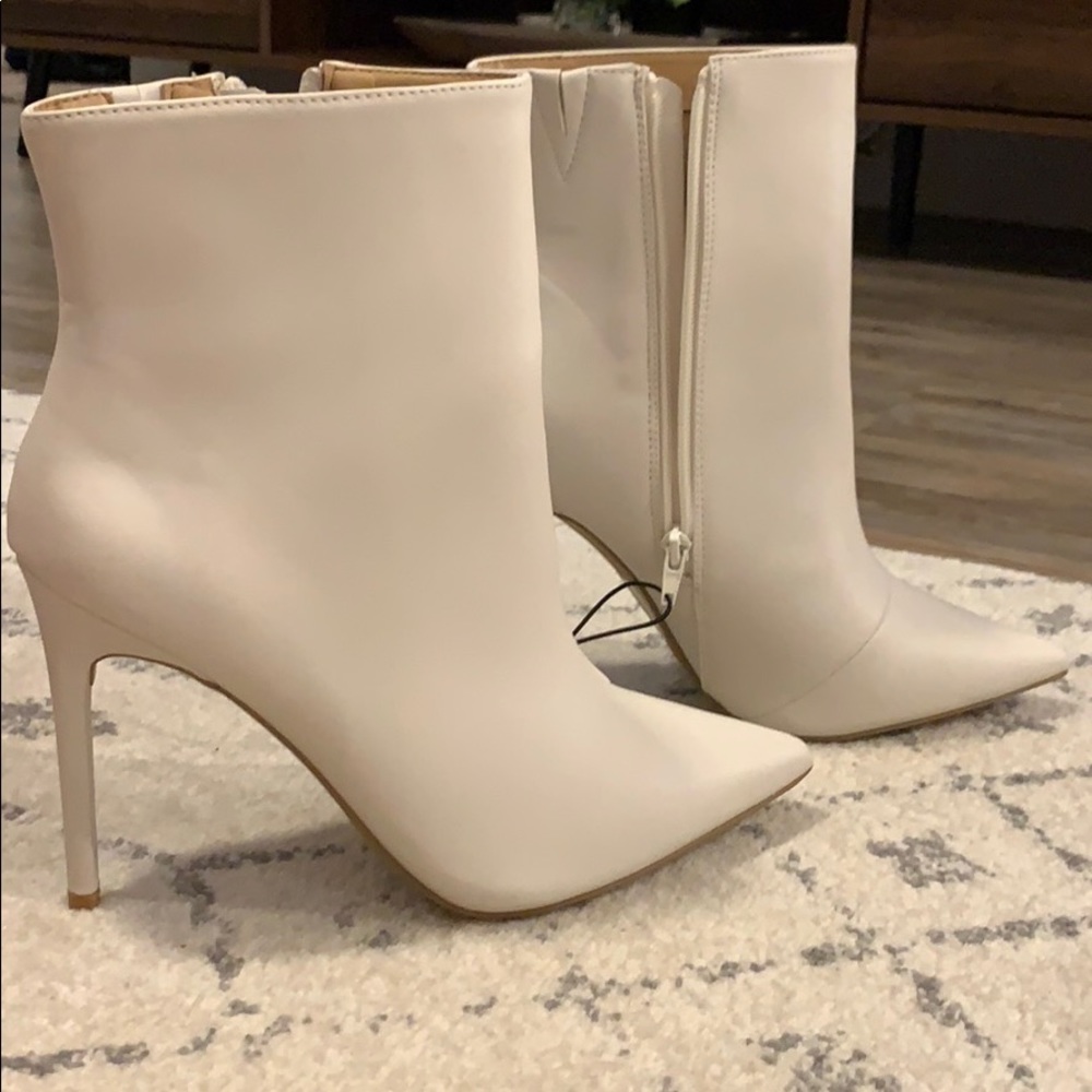 Express White Leather Heeled Boots
